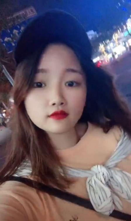 性感90的美女 第1张