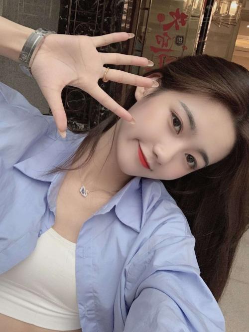 性感美女兼职 第1张