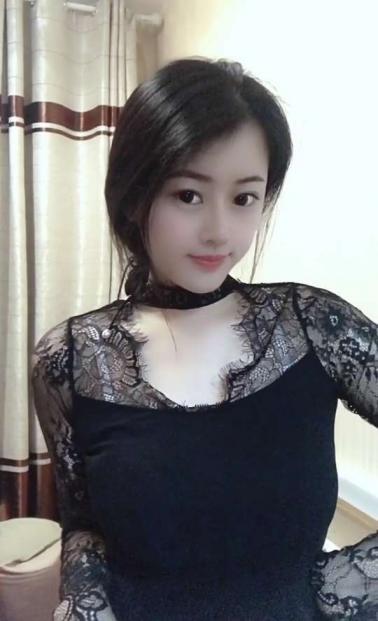 朝阳刚下水清纯美女 第1张
