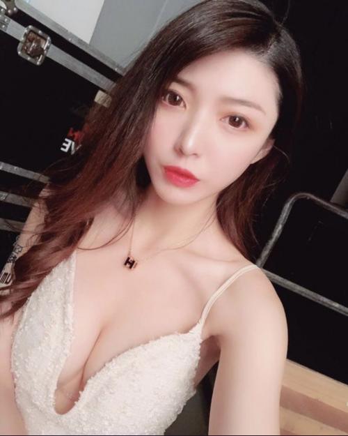 三亚96兼职小妹,貌美如花床上特惊艳特疯特骚 第2张