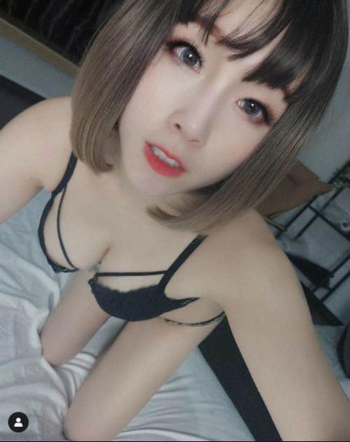 杭州高颜值巨乳极品嫩模啪啪,高难度动作操的真大声 第2张