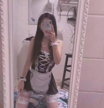 看着她性感的奶子和逼逼很是让人冲动忍不住想日 第1张