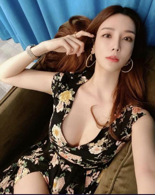 风情少妇下海兼职，饱满多汁欲罢不能 第2张