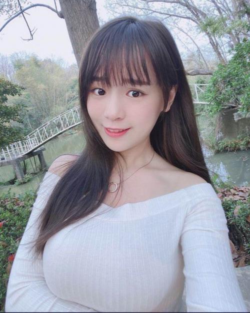 武汉兼职学妹，B嫩水多，身材棒棒 第1张