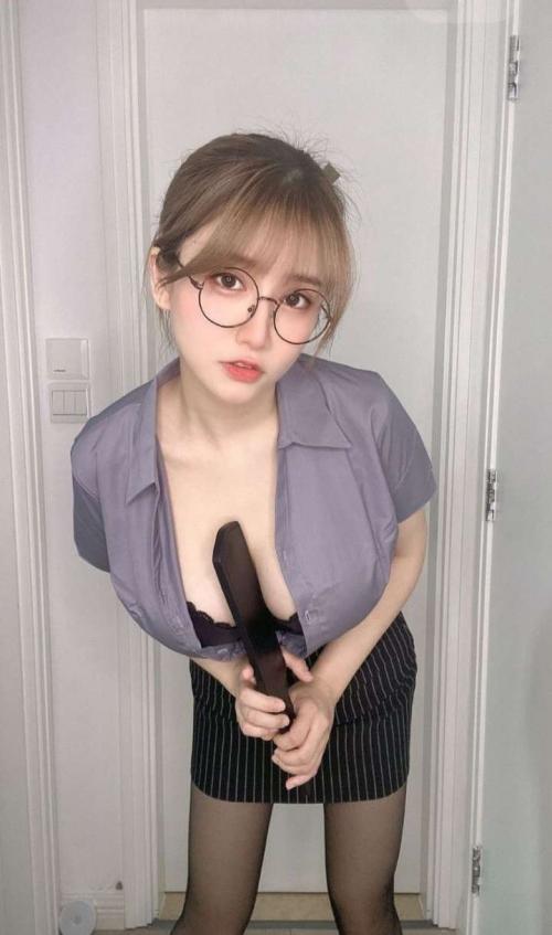 巨乳性感制服丝袜诱惑 第2张
