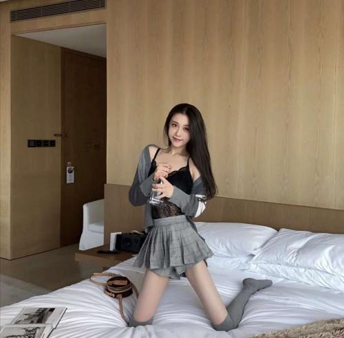 北京兼职小姐姐，粉逼嫩胸 第1张