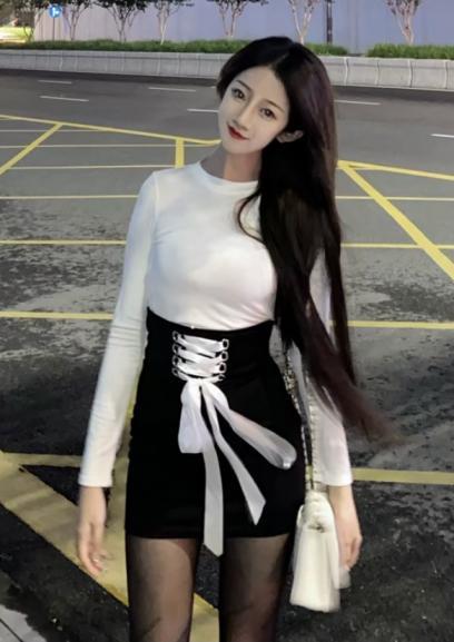 温柔漂亮迷人性感的琳琳，胸大逼紧穴嫩水多超爽 第1张