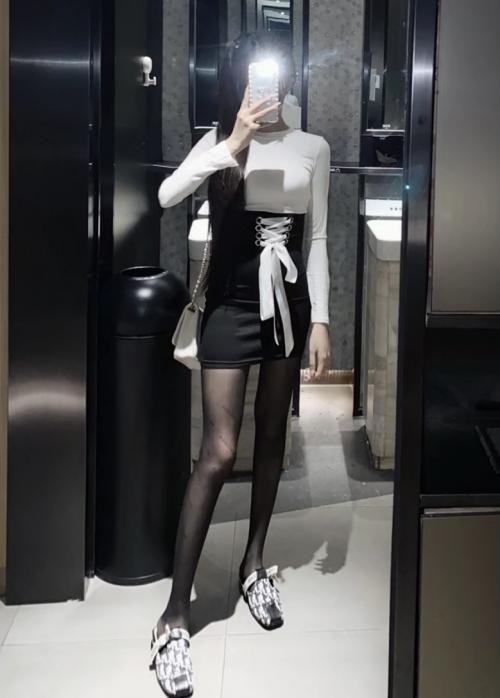 温柔漂亮迷人性感的琳琳，胸大逼紧穴嫩水多超爽 第2张