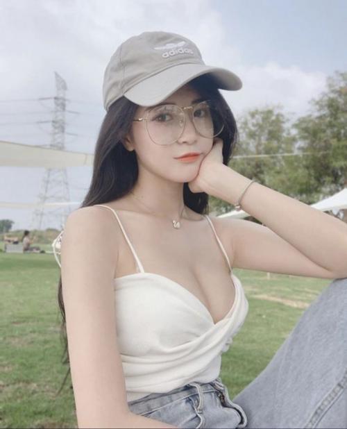 兼职软妹子，白嫩多汁，身材香软！ 第2张