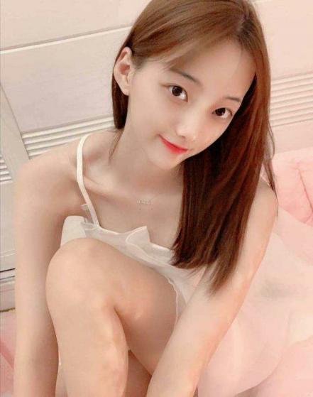 上海小美女奶锤粉肉丝大长腿。 第1张