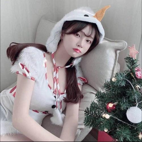 甜妹子，身高腿长奶子粉嫩 第1张