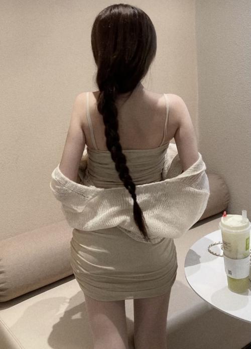 水嫩玲珑的大美女腿长胸大,穴嫩汁多逼紧温柔可爱 第1张