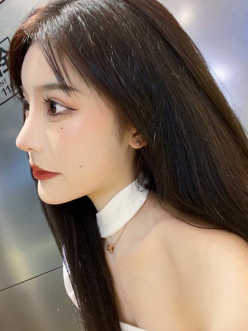 刚分手急需安慰的骚女 第2张