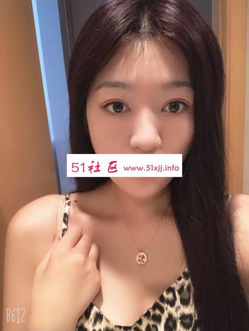高颜值水嫩漂亮的小美女后入抽插，叫床呻吟 第2张