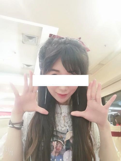 颜值高的服务系美女 第1张