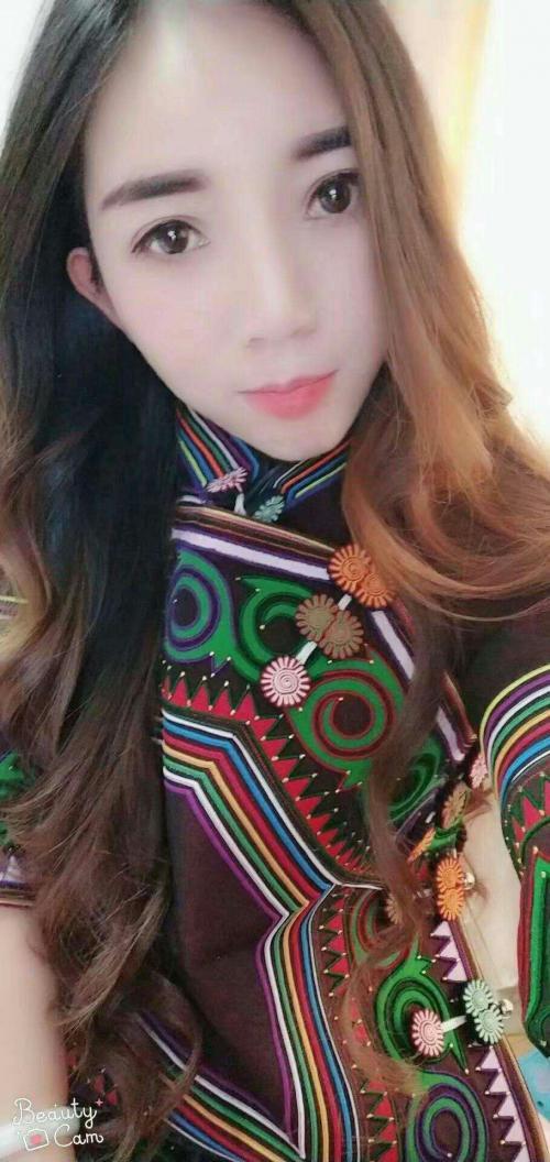 朝阳华威桥民族少女 第1张