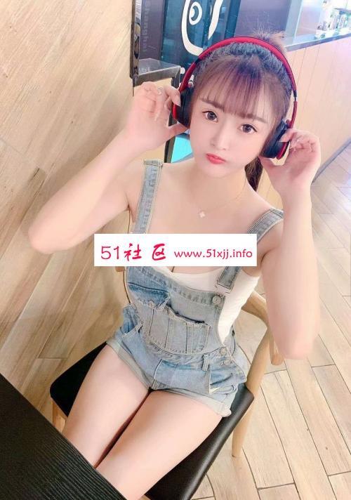 体验性感车模，皮肤白嫩，性感波波惹人喜欢 第1张