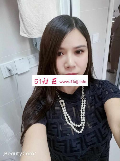 风骚女看着挺可爱的 第1张