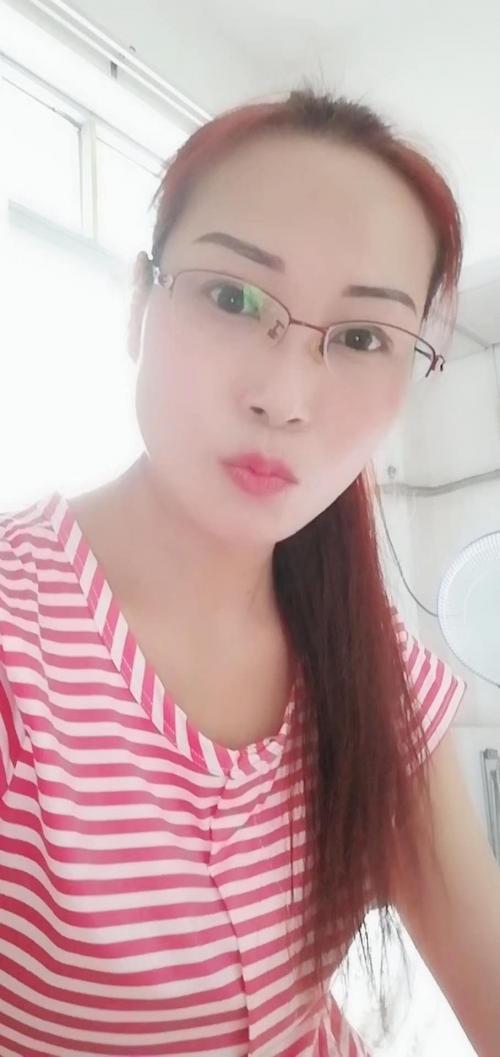 三乡华丰少妇佳佳 第2张