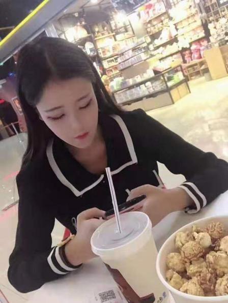 漕河泾00后新人西西 第1张