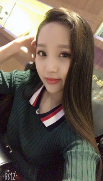 罗湖一兼职美女，挺漂亮那口活真棒小穴粉嫩水多,小妹妹感 第1张