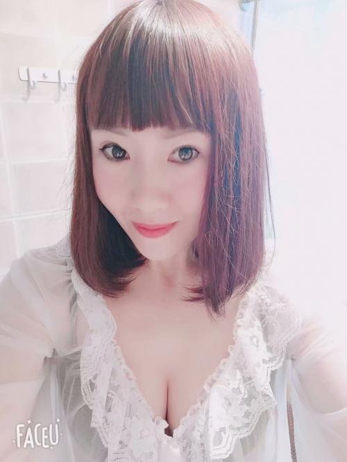 江北红土地轻轨站娜娜 第1张