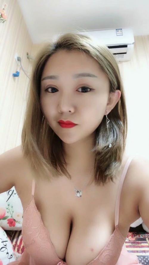 黄泥磅E杯小辣妹 第1张