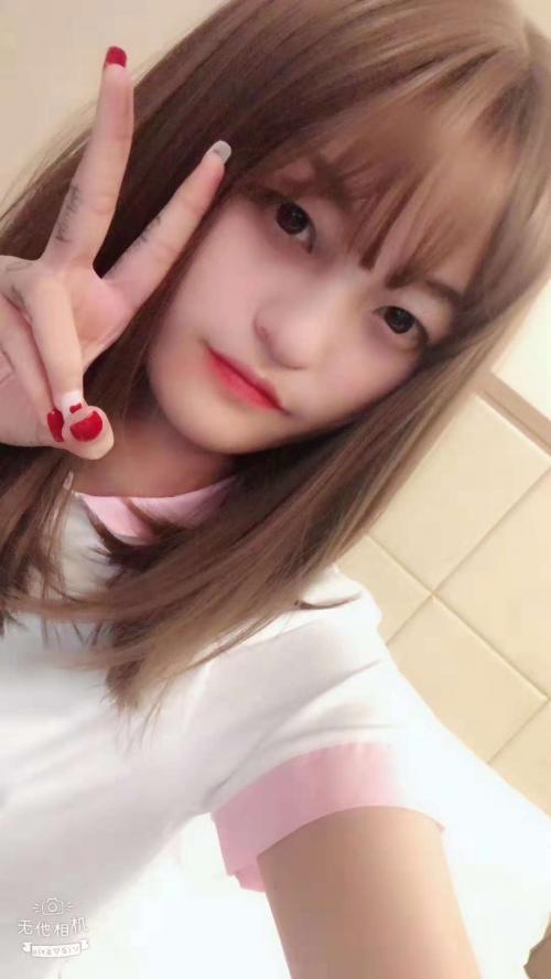 龙华新人小颖 第1张