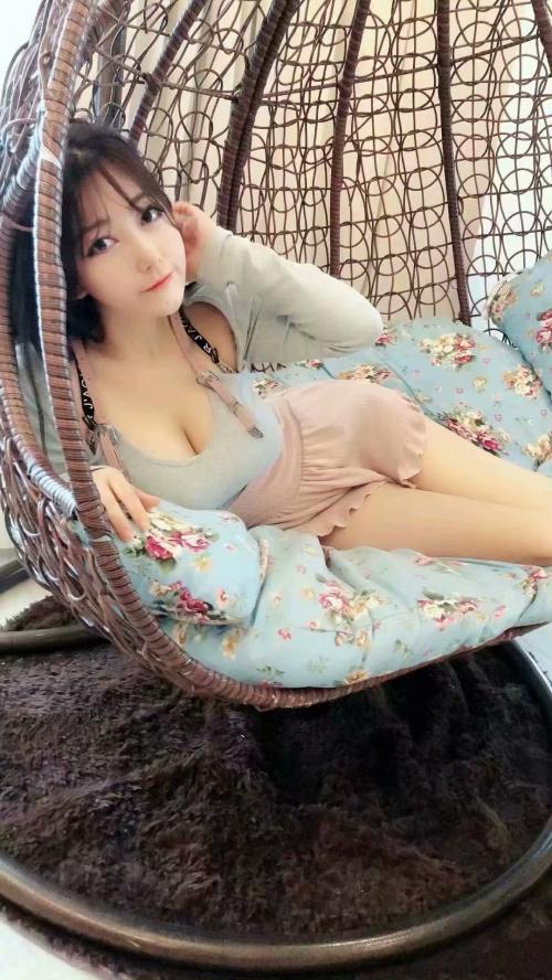 袁家岗波妹 第1张