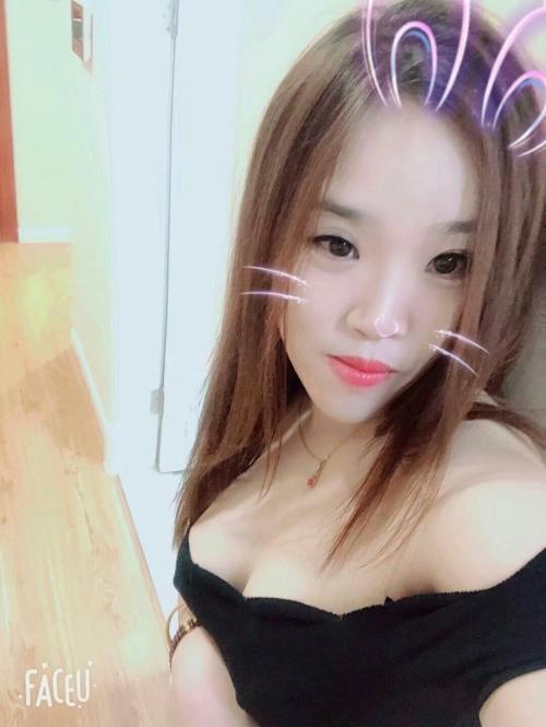 下城服务系美女留恋 第2张