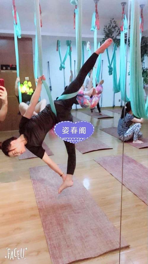 蓉蓉美女，一字马姿势有几个人能受得了 第3张