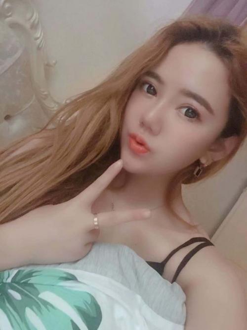 体育场小洁 第1张