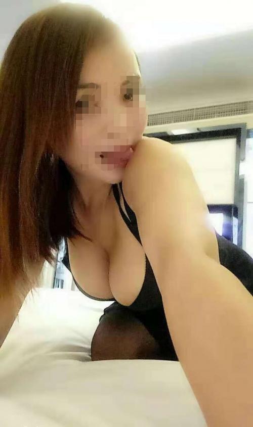 侯家塘再约大波骚妹 第1张
