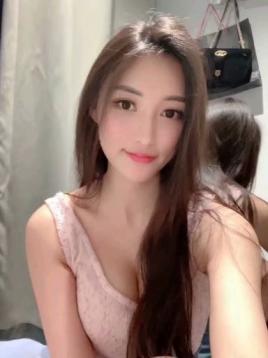 广富林路万达广场模特美眉 第2张