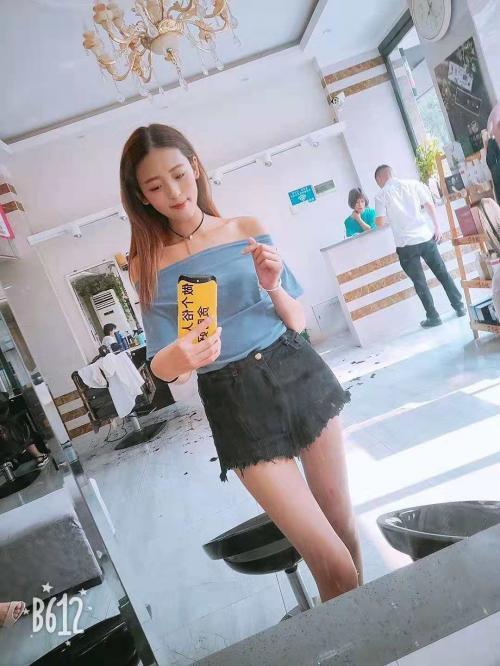 新街口00后长腿美女 第2张