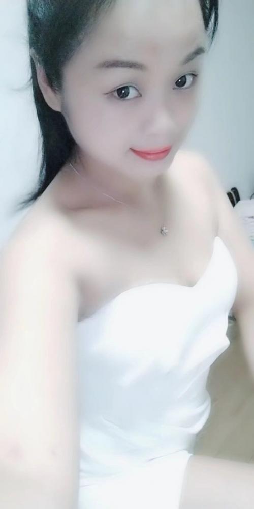 中南路一风雨中的凤儿 第1张