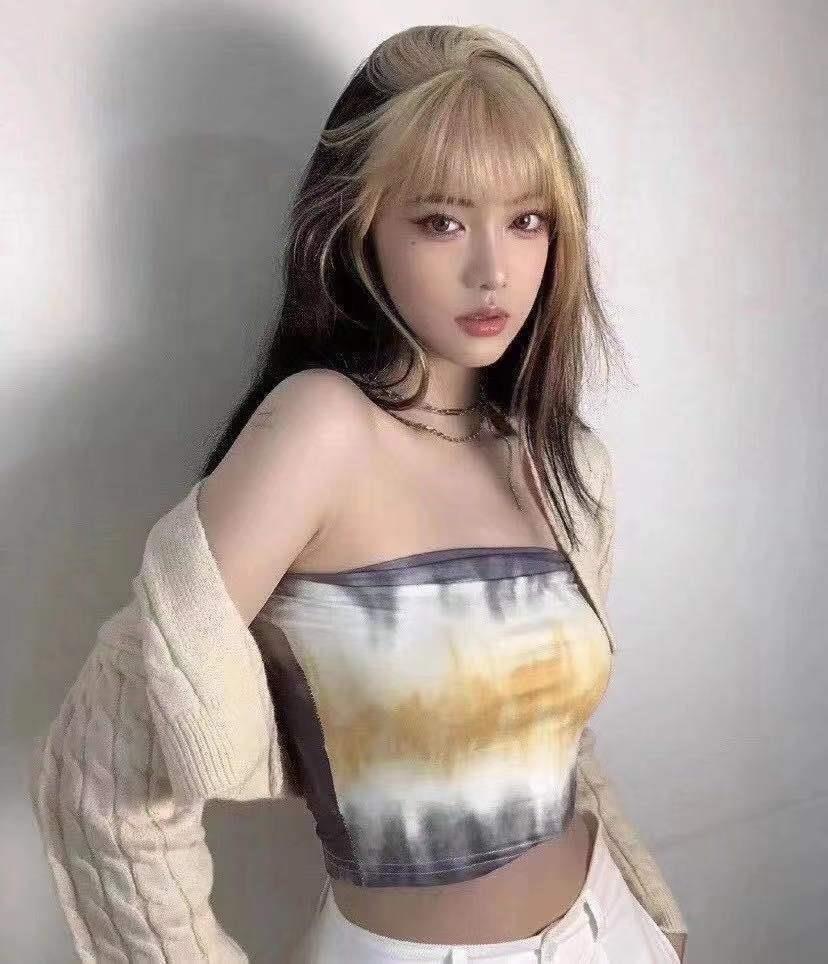 比较时尚比较潮的一个美女很带劲 第2张