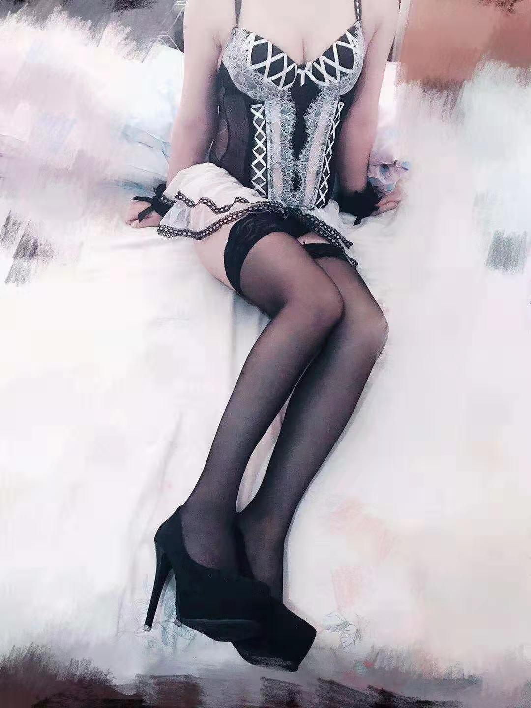 哈尔滨故乡大胸大长腿妹子 第3张