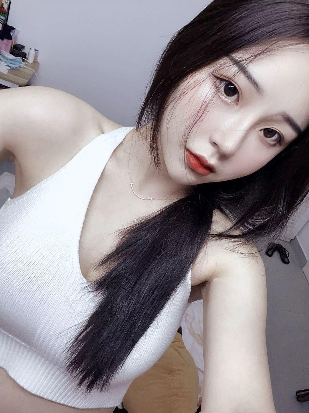 一个服务挺不错的小姐姐 第1张