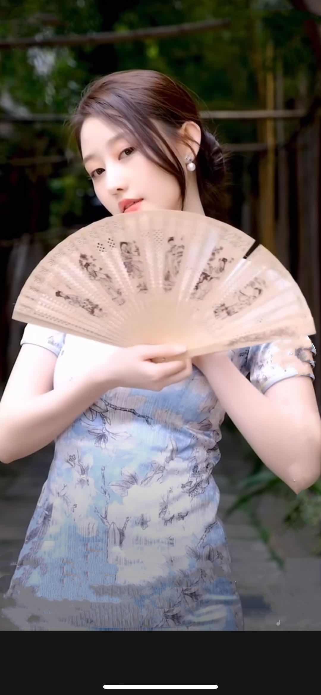 蜜桃臀小姐姐 第2张