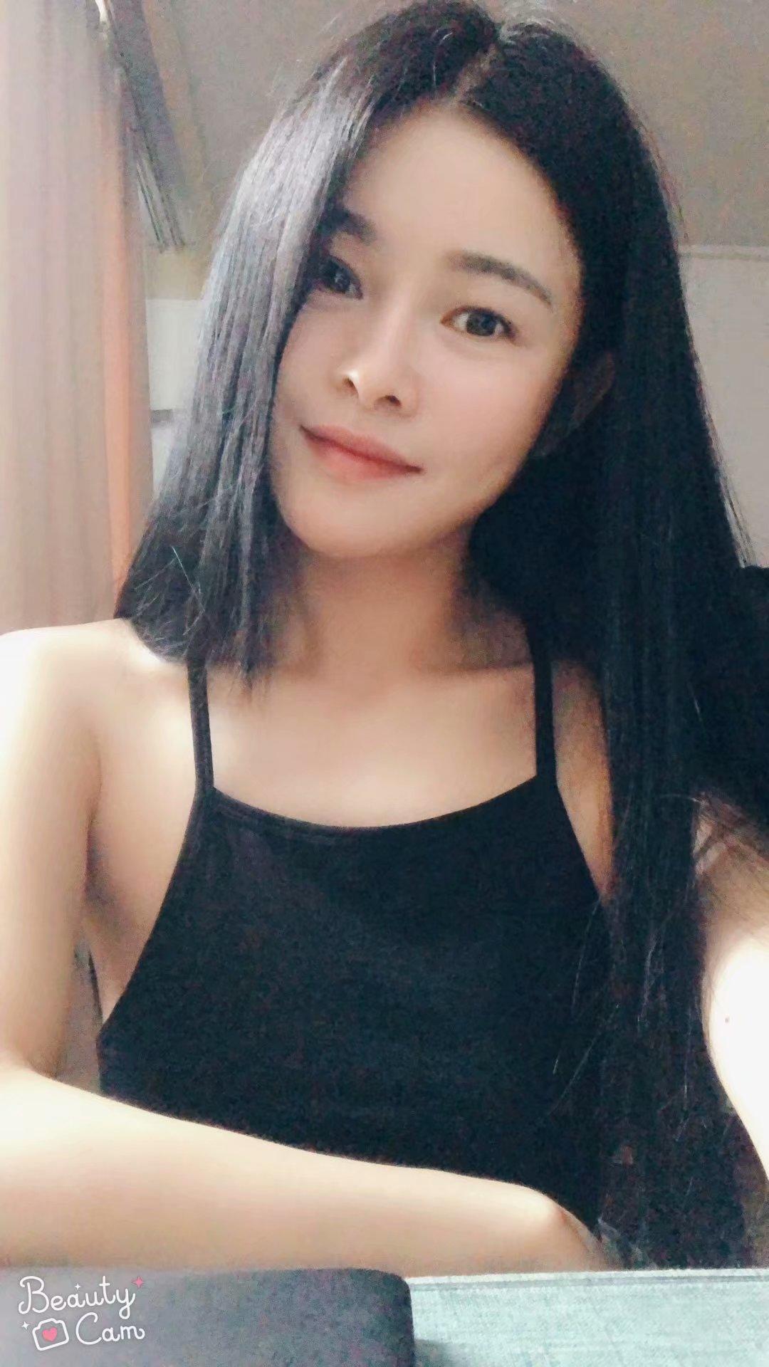 还可以的妹子 第1张