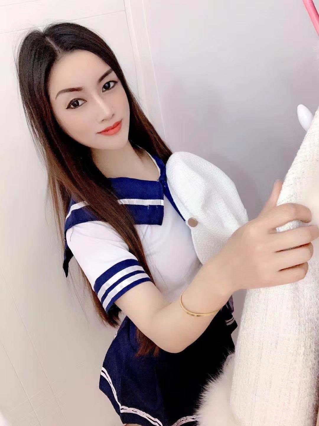 胸大屁股大的服务系飞飞 第1张