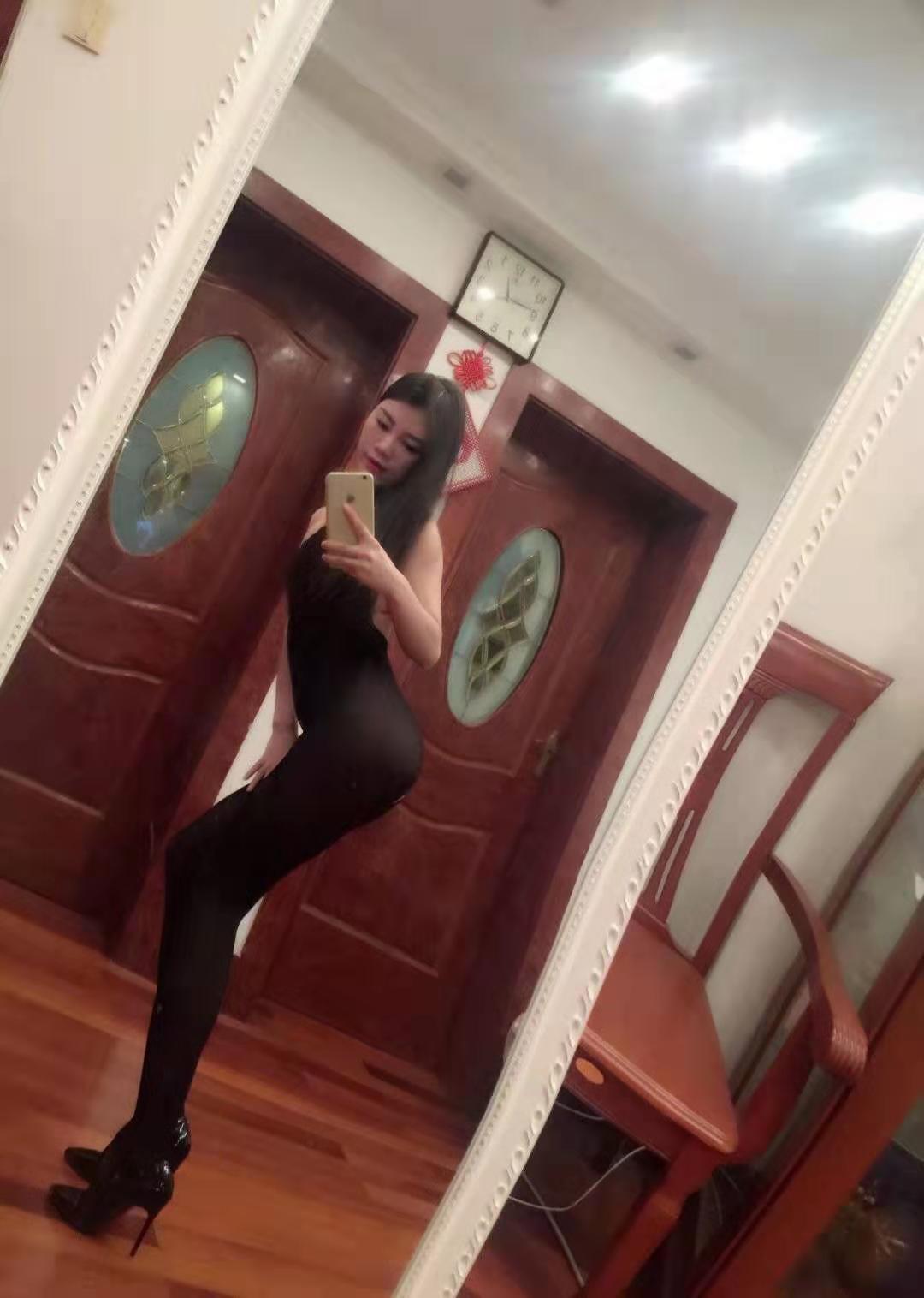曹杨路，，身材好的Linda 第2张