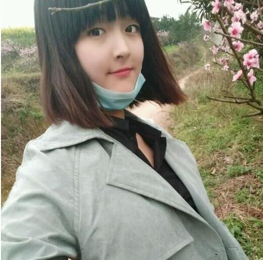 刚大学毕业，长相还行 第1张