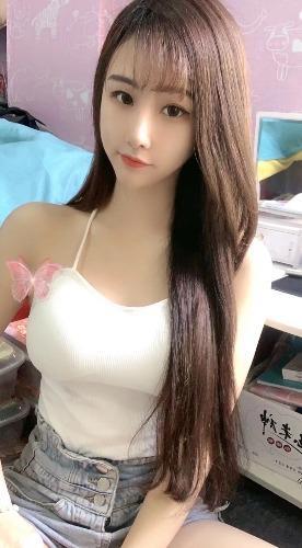 2020年12月25金水区天旺广场的妹子，可爱偏瘦 第1张