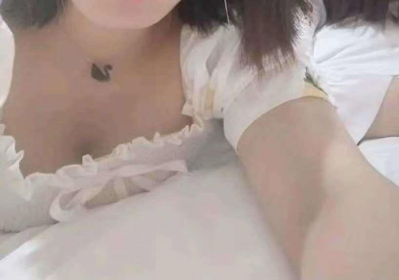 ，给你们分享一个快18岁的学生妹，嫩的很，不过大... 第1张