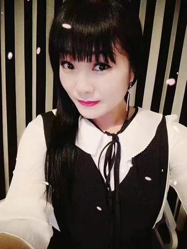 性价比少妇裸足很漂亮 第1张