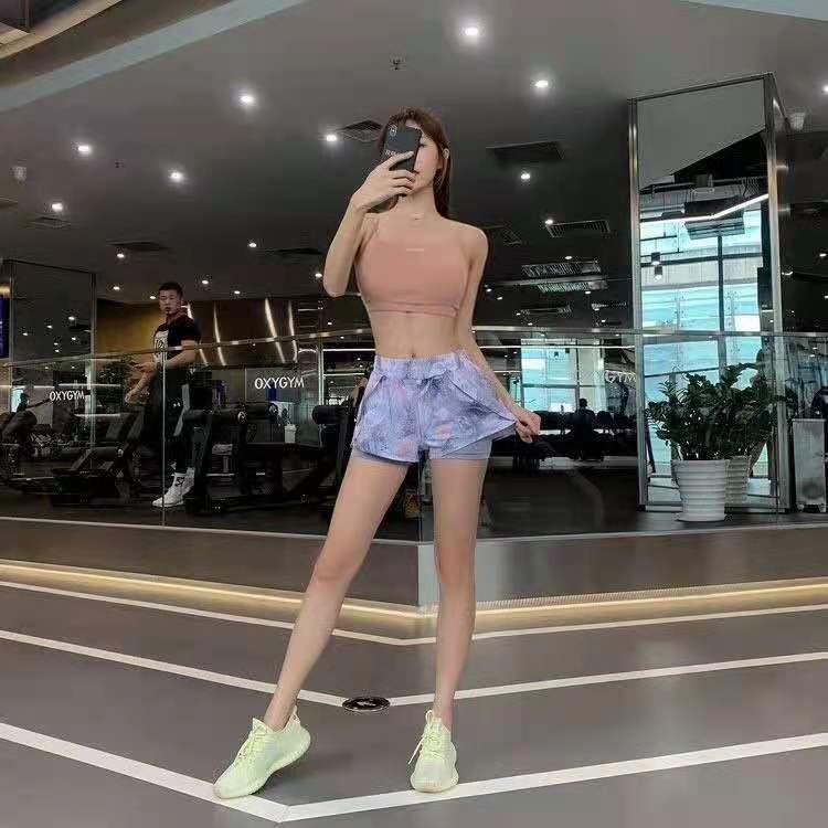 长腿美女大胸妹 第1张