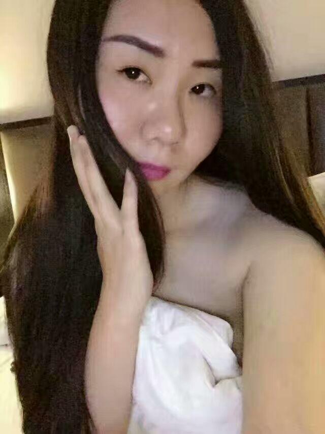 “胡一菲”来兼职了 第1张