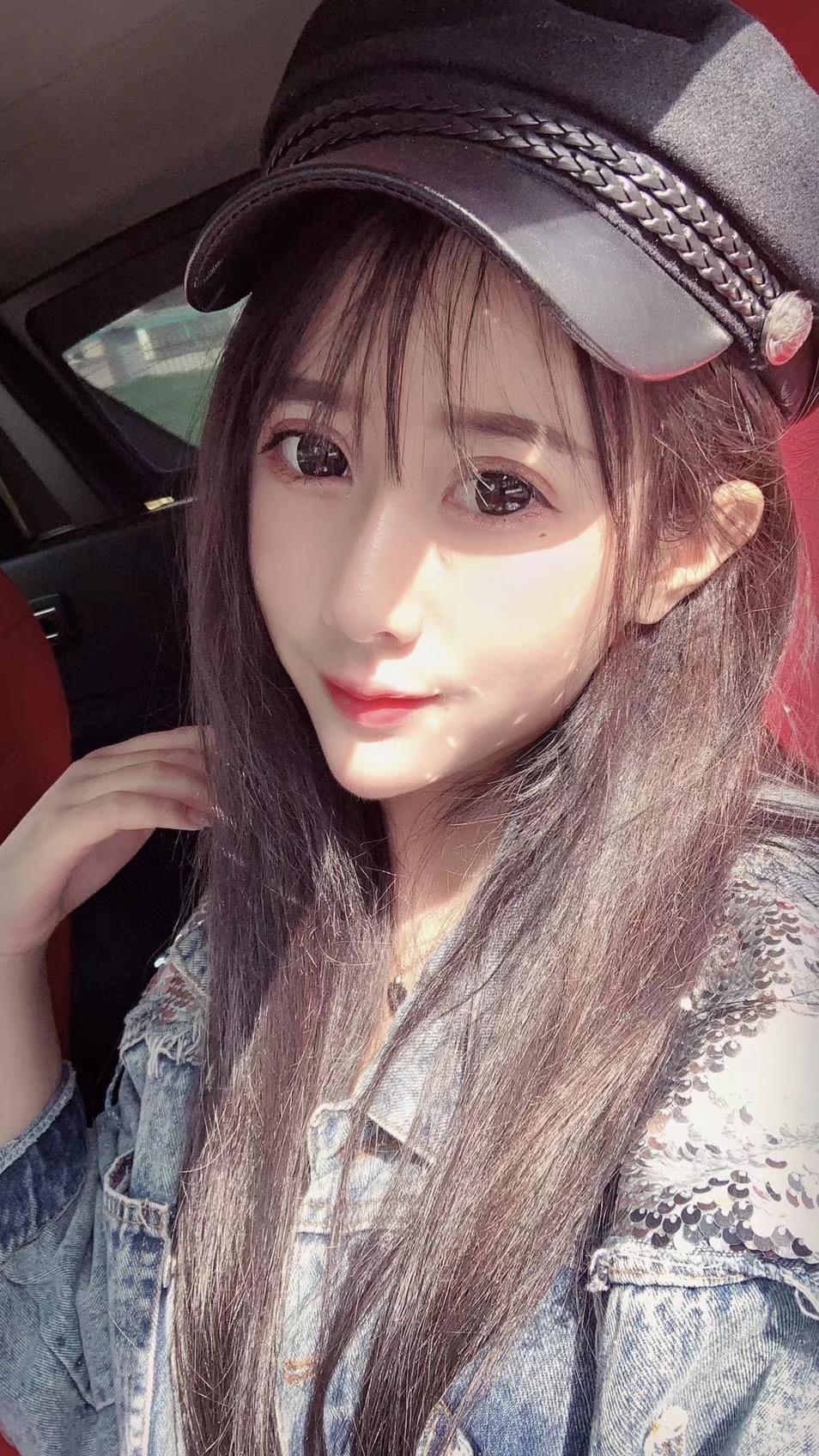 武汉光谷00后上下双粉妹子 第1张